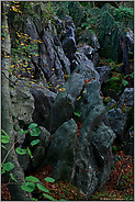 bei fahlem Licht... Felsenmeer *Sauerland*, einzelne Felsnadel